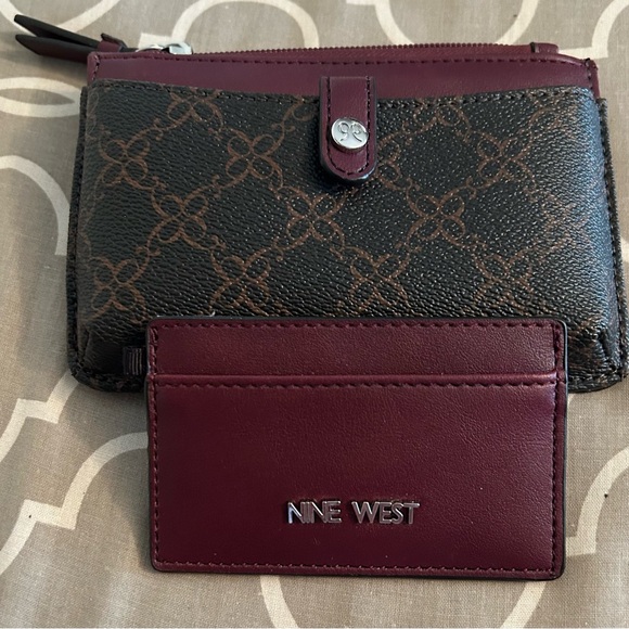 Nine West wallet with insert for cards and cash. - Picture 2 of 4